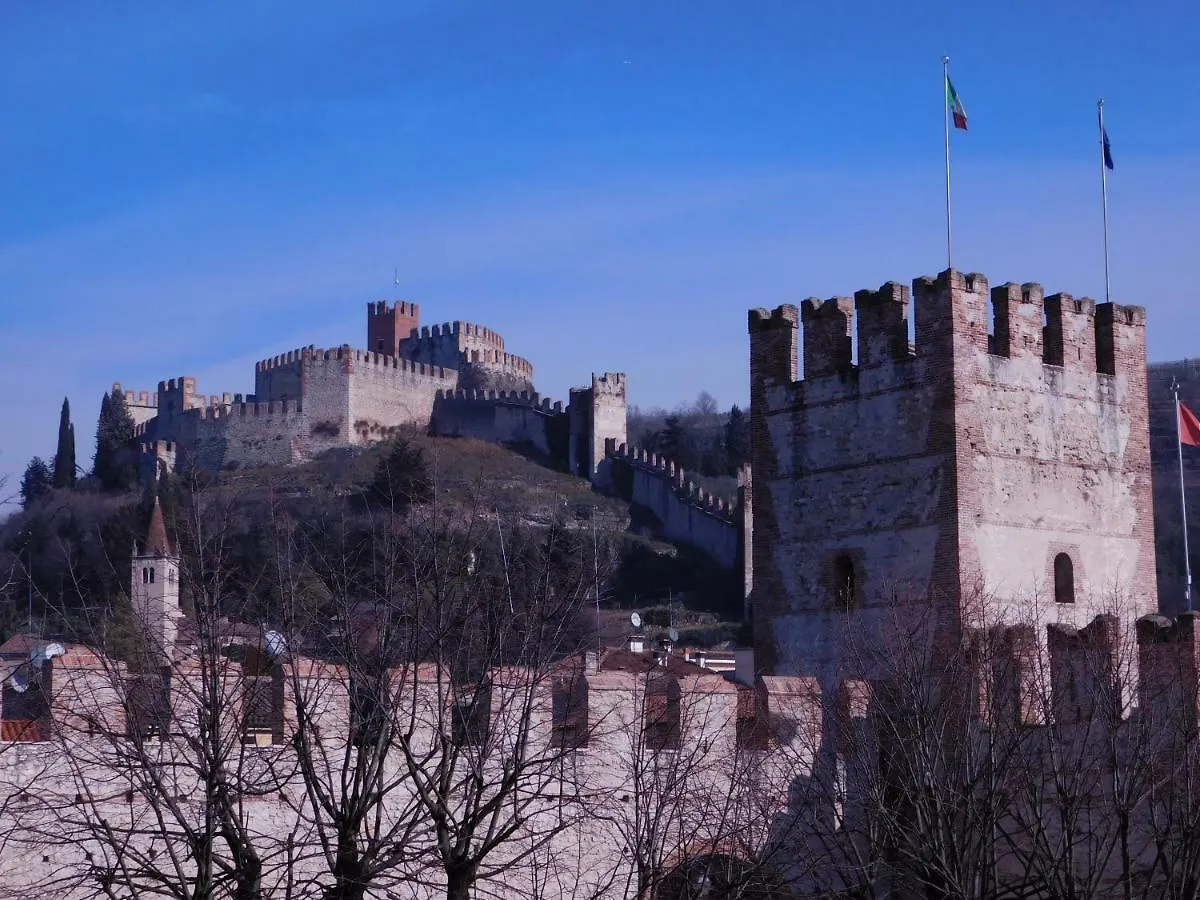 Tricamere In Soave Ιταλία